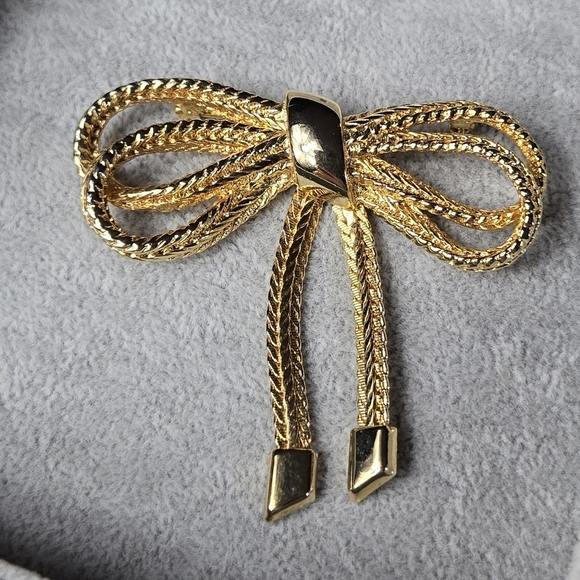 Vintage Gold Tone Bow Brooche Pin - Picture 10 of 16